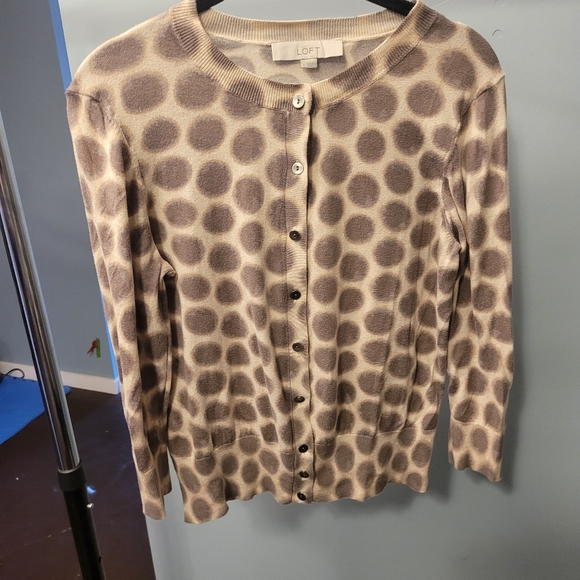 ☆4/$20☆ Loft cardigan - Picture 2 of 5